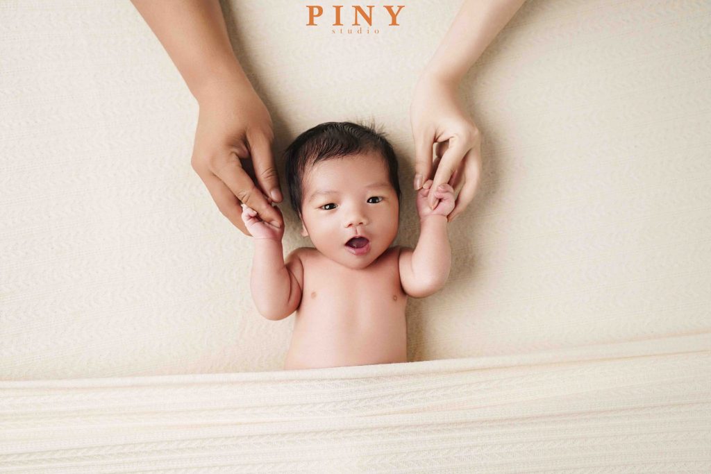 studio-chup-anh-newborn-so-sinh-tai-nha-hoc-mon